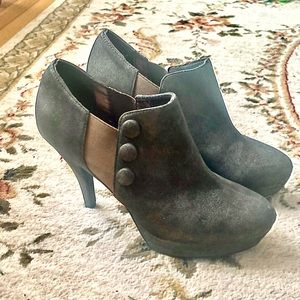 Unlisted Women’s File Away 8.5 Booties Pewter